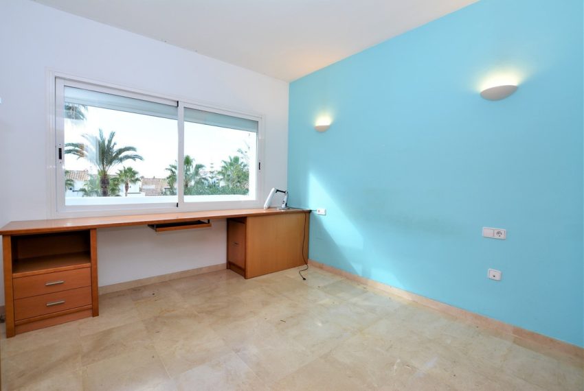R5020276-Townhouse-For-Sale-The-Golden-Mile-Terraced-4-Beds-260-Built-13