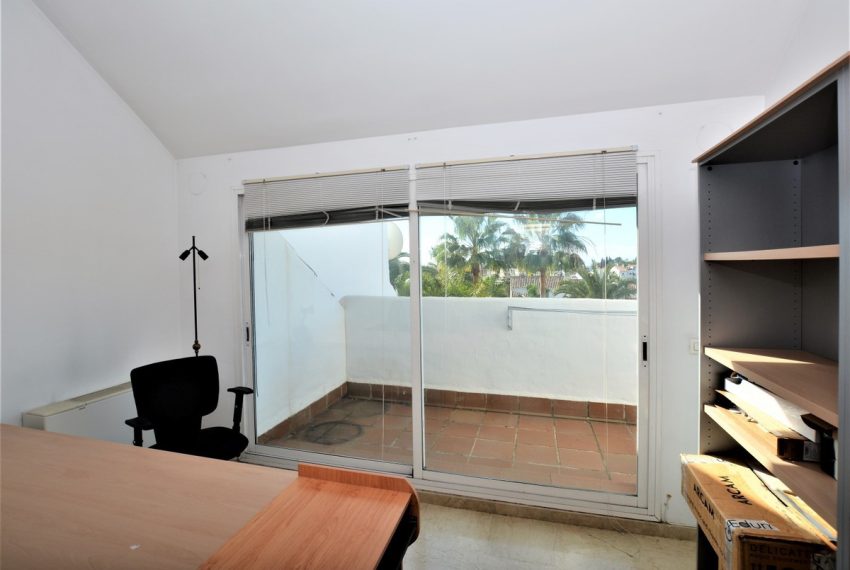 R5020276-Townhouse-For-Sale-The-Golden-Mile-Terraced-4-Beds-260-Built-4
