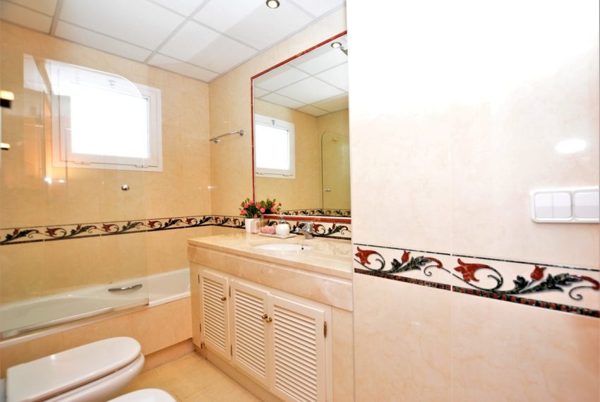 R5020276-Townhouse-For-Sale-The-Golden-Mile-Terraced-4-Beds-260-Built-5
