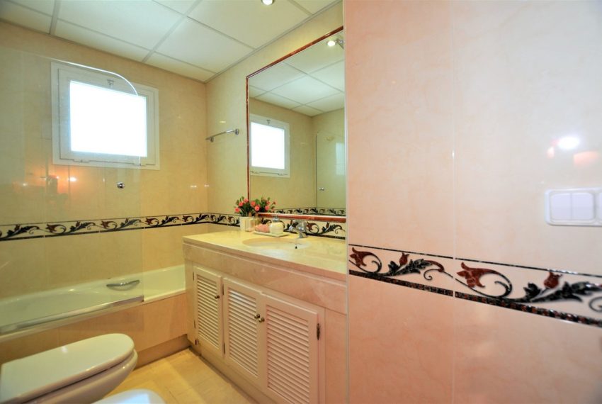 R5020276-Townhouse-For-Sale-The-Golden-Mile-Terraced-4-Beds-260-Built-9