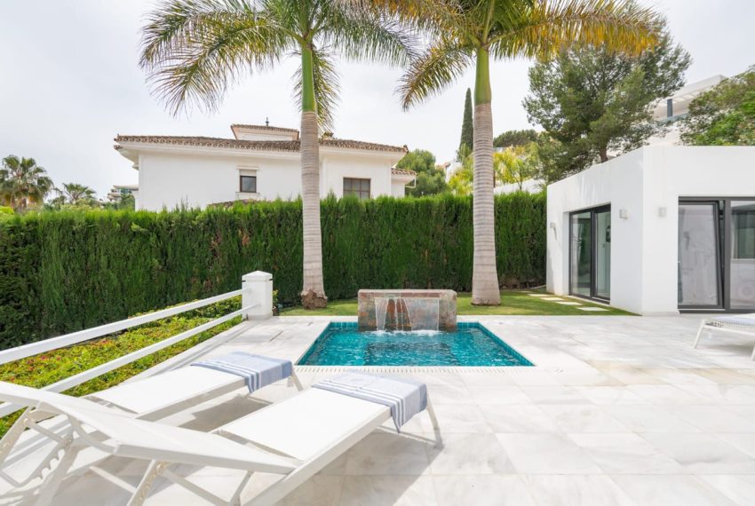 R5020606-Villa-For-Sale-Nueva-Andalucia-Detached-5-Beds-510-Built-1