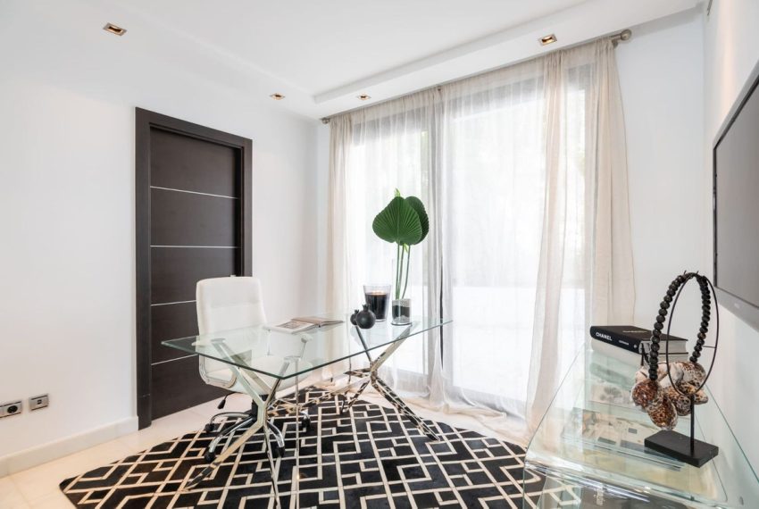 R5020606-Villa-For-Sale-Nueva-Andalucia-Detached-5-Beds-510-Built-15