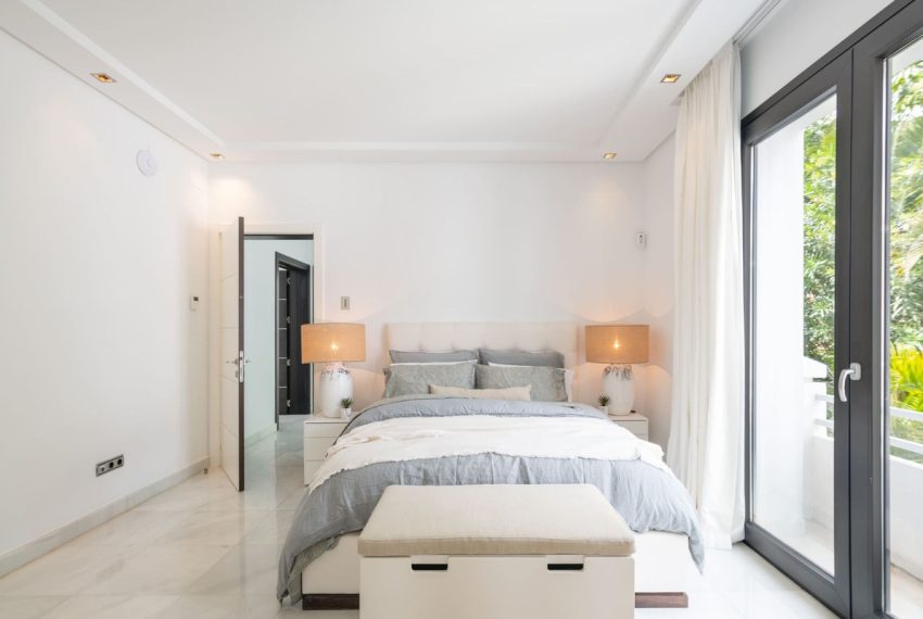 R5020606-Villa-For-Sale-Nueva-Andalucia-Detached-5-Beds-510-Built-17