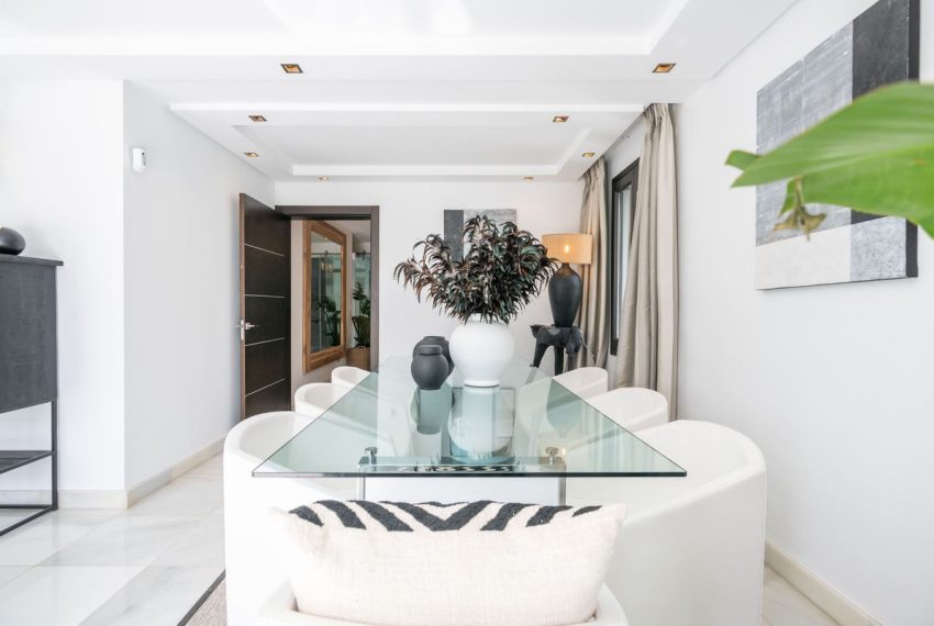 R5020606-Villa-For-Sale-Nueva-Andalucia-Detached-5-Beds-510-Built-4
