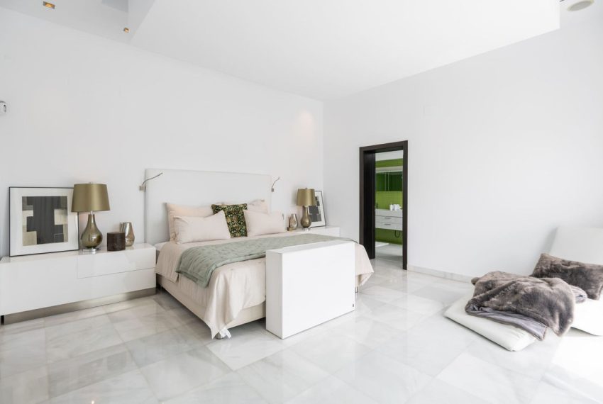 R5020606-Villa-For-Sale-Nueva-Andalucia-Detached-5-Beds-510-Built-5