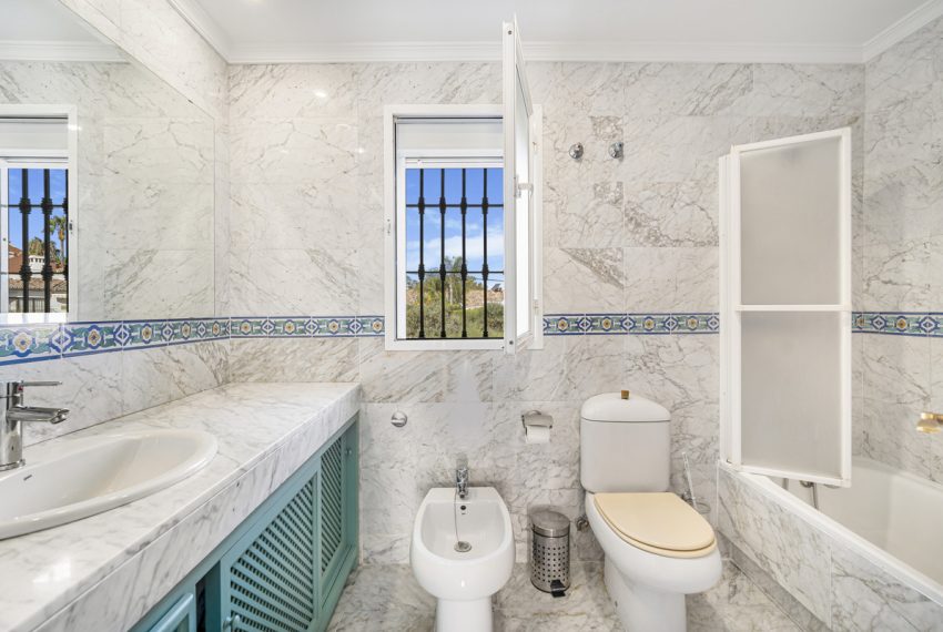 R5020762-Townhouse-For-Sale-Estepona-Terraced-4-Beds-230-Built-15