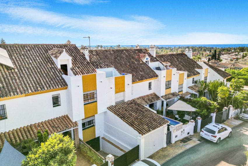 R5020762-Townhouse-For-Sale-Estepona-Terraced-4-Beds-230-Built