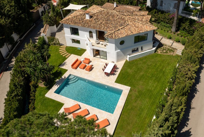 R5020771-Villa-For-Sale-Nueva-Andalucia-Detached-4-Beds-262-Built