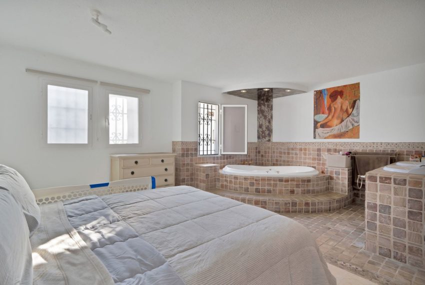 R5021212-Apartment-For-Sale-Benahavis-Duplex-3-Beds-200-Built-4