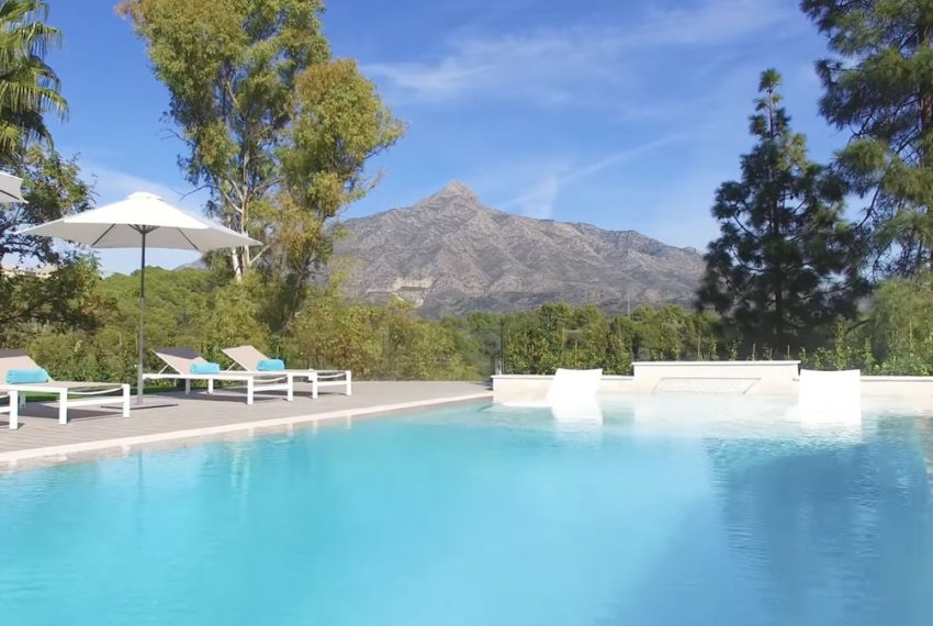 R5022925-Villa-For-Sale-Aloha-Detached-5-Beds-553-Built-4