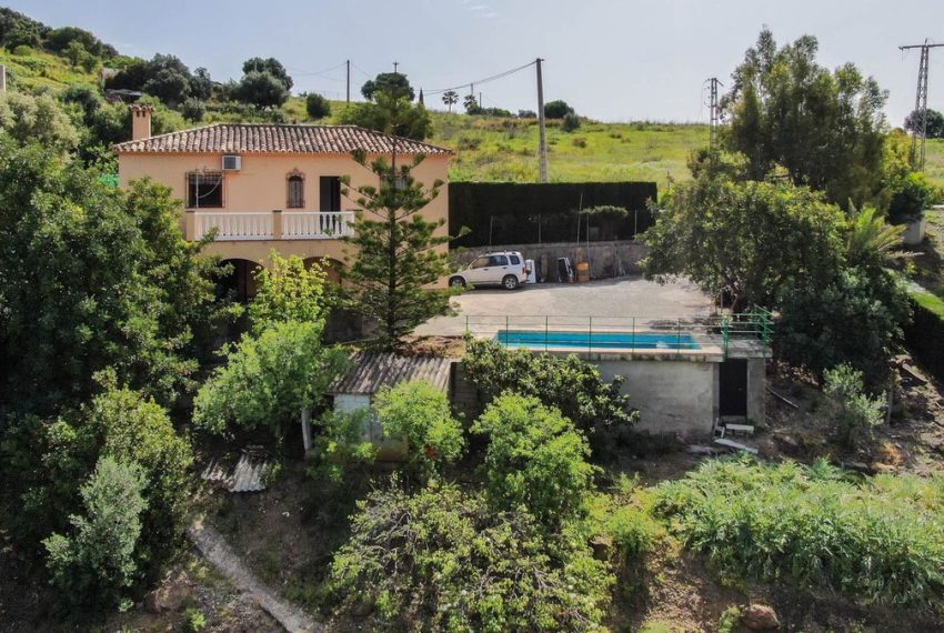R5023150-Villa-For-Sale-Estepona-Finca-4-Beds-158-Built-1