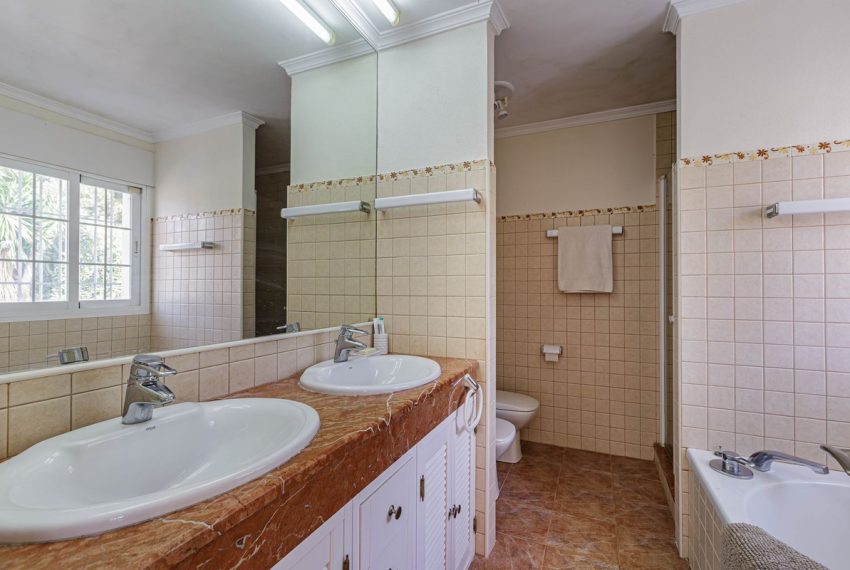 R5023336-Villa-For-Sale-El-Paraiso-Detached-5-Beds-587-Built-12