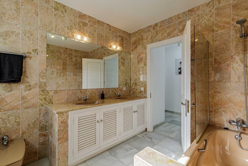 R5023336-Villa-For-Sale-El-Paraiso-Detached-5-Beds-587-Built-14