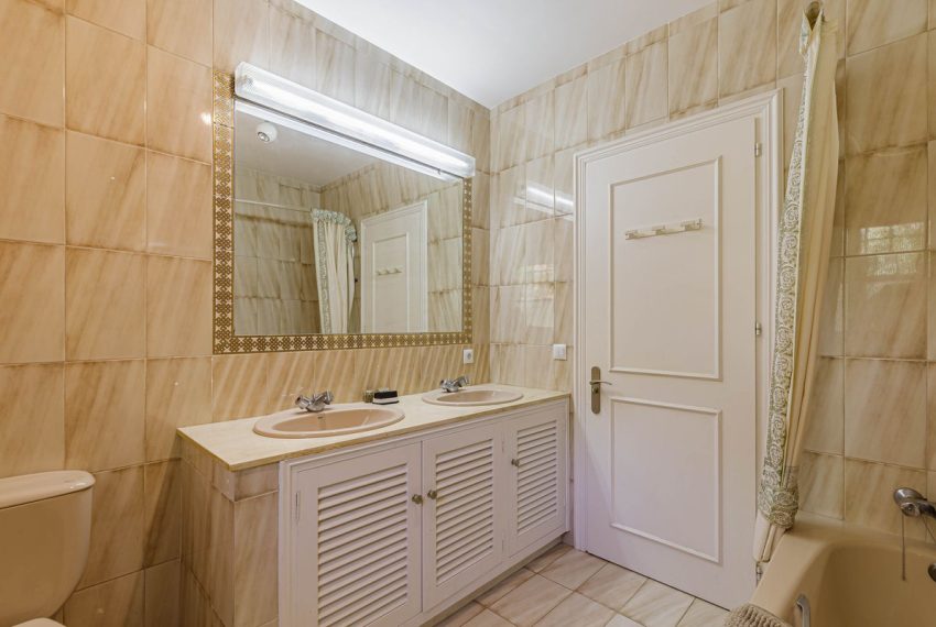 R5023336-Villa-For-Sale-El-Paraiso-Detached-5-Beds-587-Built-16