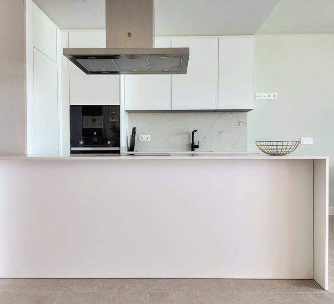 R5023372-Image 1-Ground Floor - 3 Beds - 180 Built