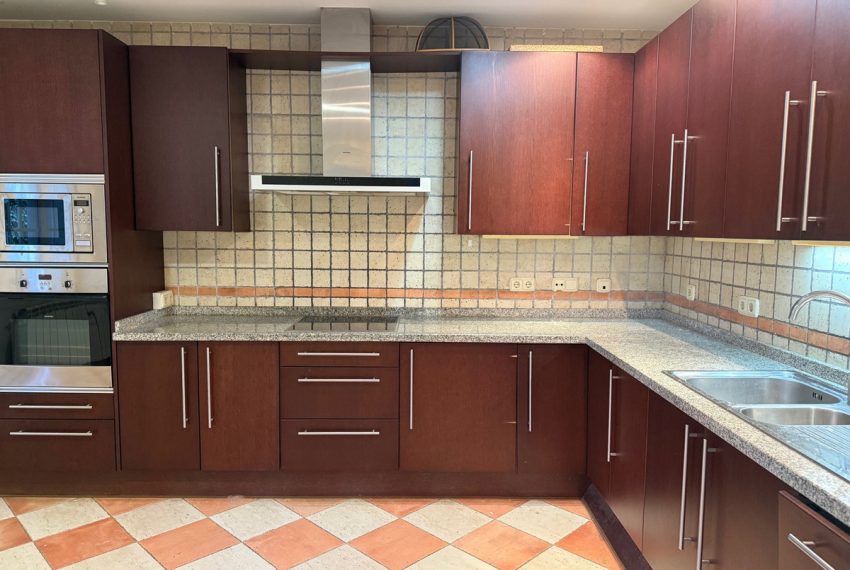 R2527412-Villa-For-Sale-Puerto-Banus-Detached-5-Beds-380-Built-16