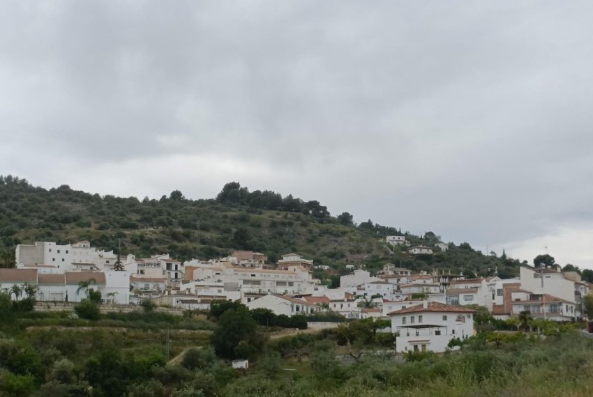 R3937837-Townhouse-For-Sale-Guaro-Terraced-4-Beds-140-Built-4