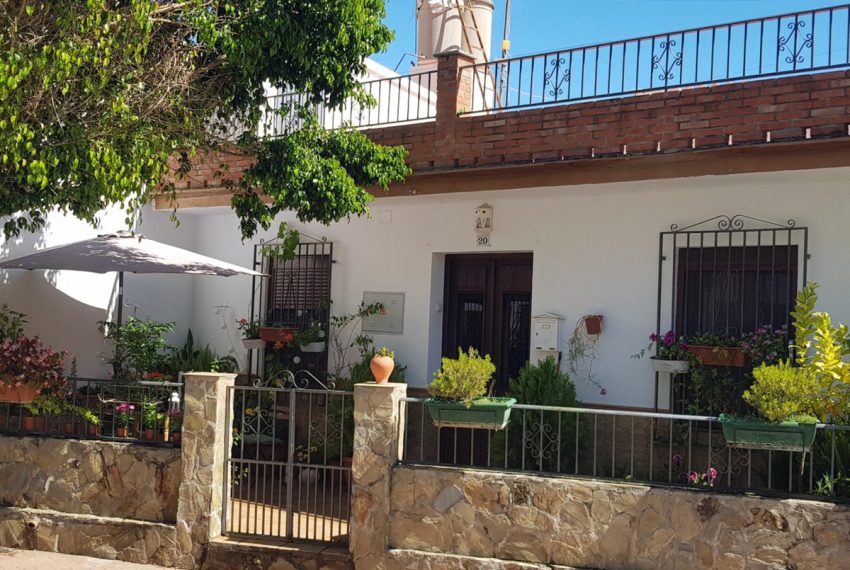 R3937837-Townhouse-For-Sale-Guaro-Terraced-4-Beds-140-Built-5