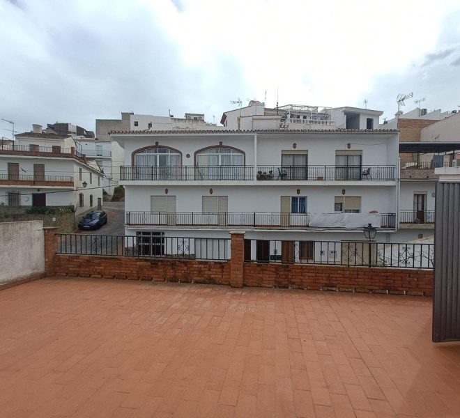 R3937837-Image 1-Terraced - 4 Beds - 140 Built