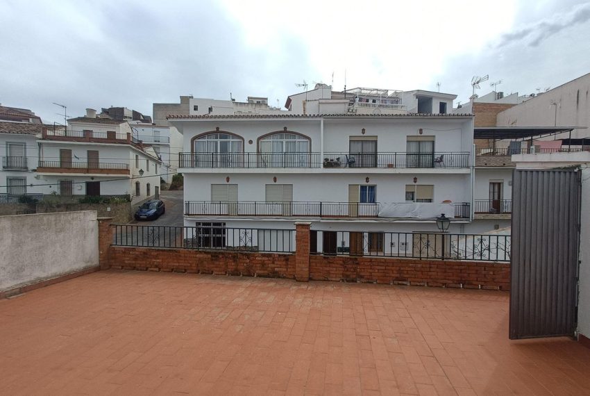 R3937837-Townhouse-For-Sale-Guaro-Terraced-4-Beds-140-Built