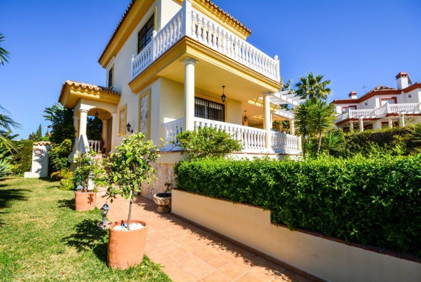 R4020082-Villa-For-Sale-Mijas-Costa-Detached-5-Beds-272-Built-1
