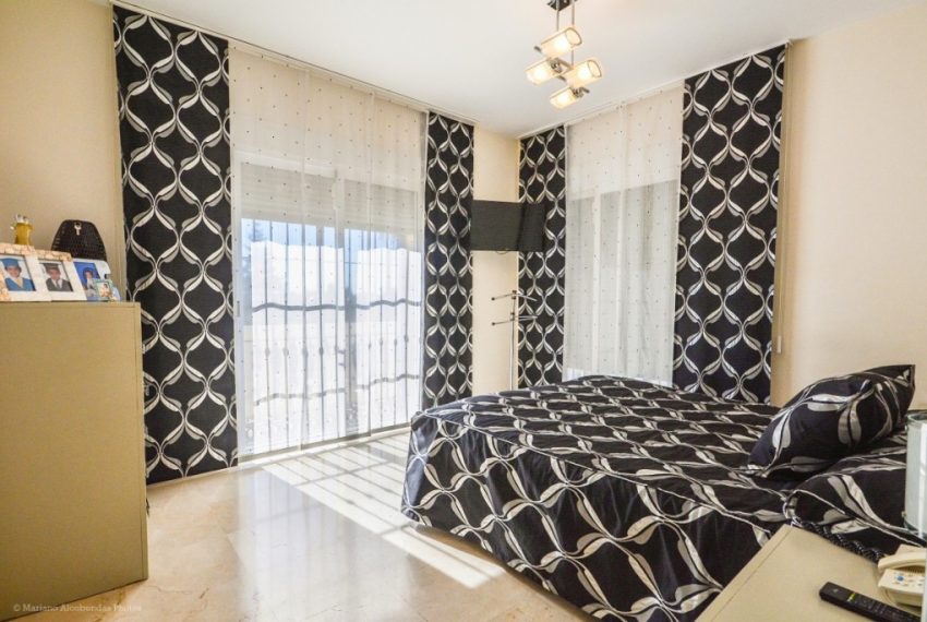 R4020082-Villa-For-Sale-Mijas-Costa-Detached-5-Beds-272-Built-17