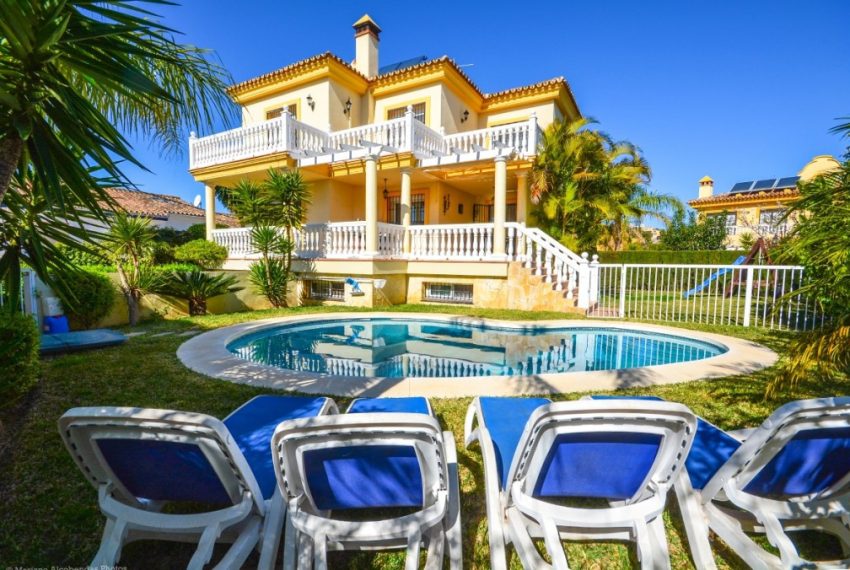 R4020082-Villa-For-Sale-Mijas-Costa-Detached-5-Beds-272-Built