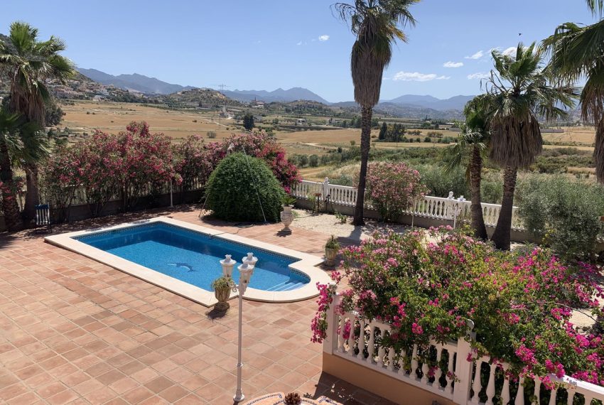 R4071616-Villa-For-Sale-Coin-Detached-4-Beds-271-Built