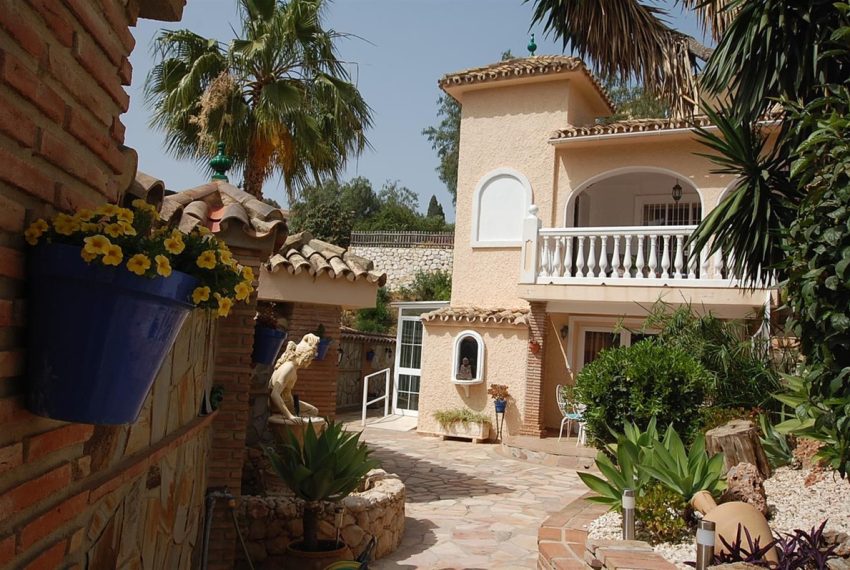 R4172704-Villa-For-Sale-Mijas-Costa-Detached-5-Beds-257-Built-1