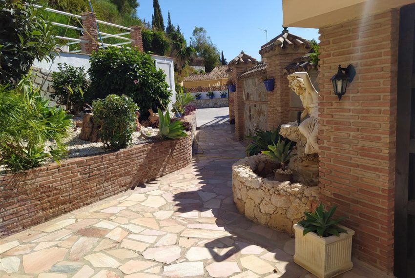 R4172704-Villa-For-Sale-Mijas-Costa-Detached-5-Beds-257-Built-3