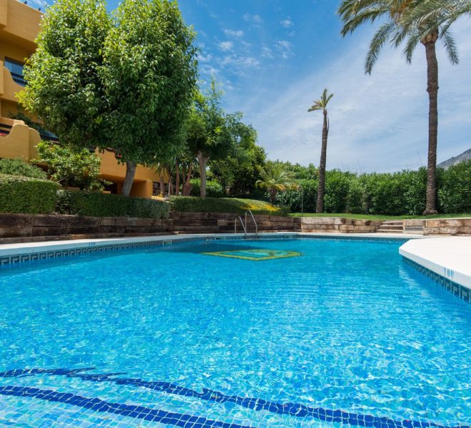 R4335847-Image 1-Terraced - 2 Beds - 251 Built
