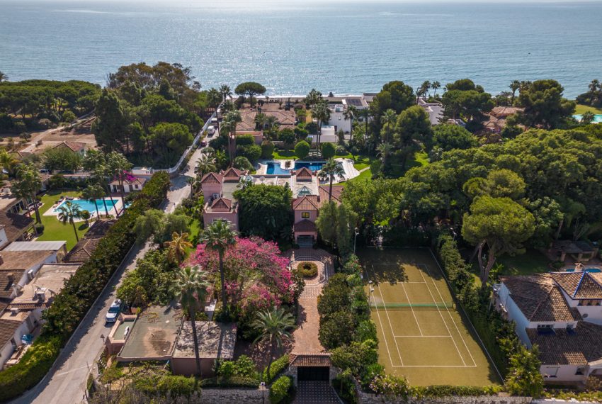 R4505752-Villa-For-Sale-Estepona-Detached-8-Beds-1069-Built-2