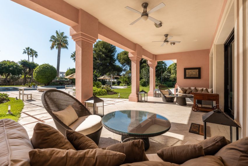 R4505752-Villa-For-Sale-Estepona-Detached-8-Beds-1069-Built-3