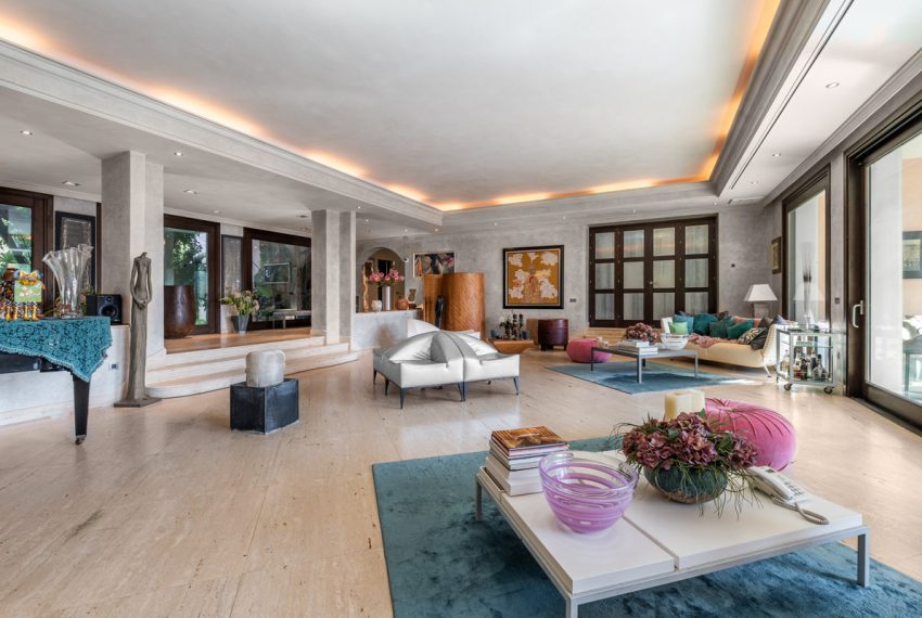R4505752-Villa-For-Sale-Estepona-Detached-8-Beds-1069-Built-8