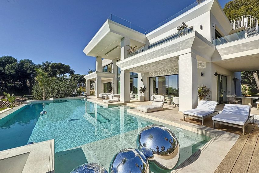R4620106-Villa-For-Sale-Sierra-Blanca-Detached-6-Beds-885-Built-1