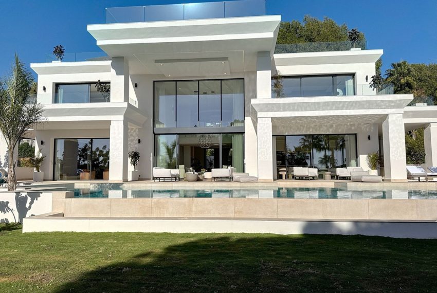 R4620106-Villa-For-Sale-Sierra-Blanca-Detached-6-Beds-885-Built-2