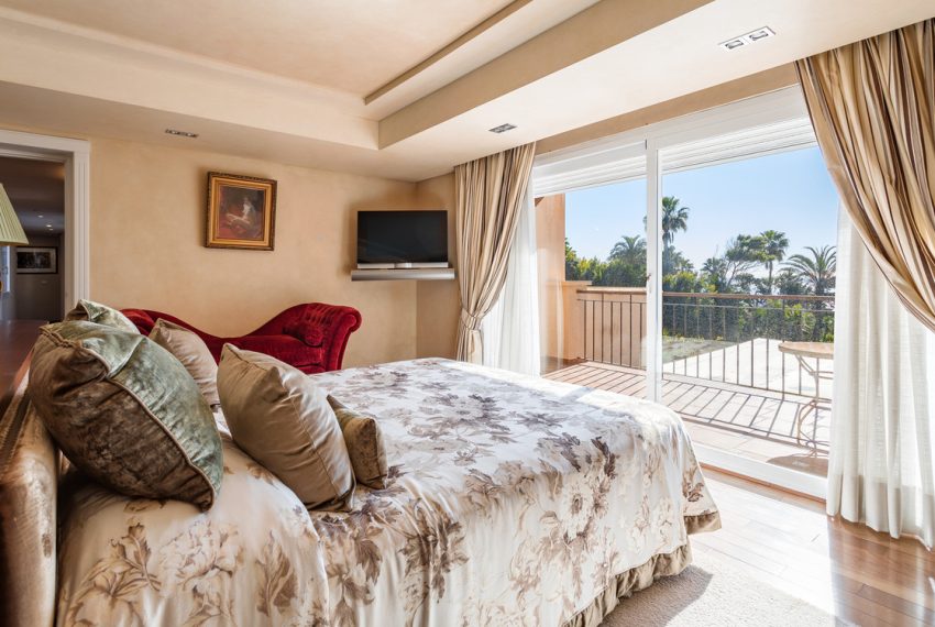 R4677691-Villa-For-Sale-New-Golden-Mile-Detached-8-Beds-1013-Built-7