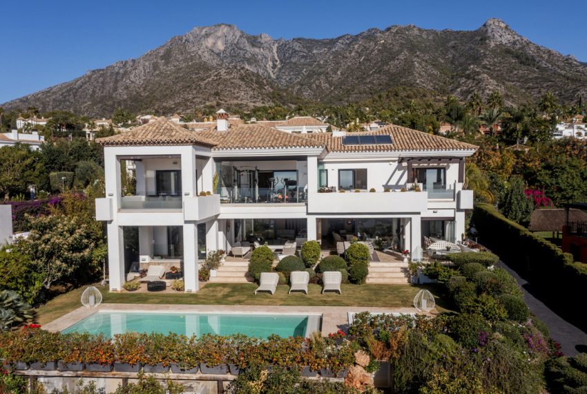 R4694257-Villa-For-Sale-Sierra-Blanca-Detached-7-Beds-880-Built