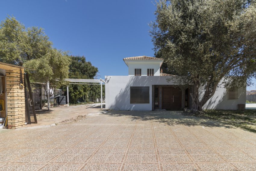 R4704922-Villa-For-Sale-Marbella-Detached-9-Beds-600-Built-2