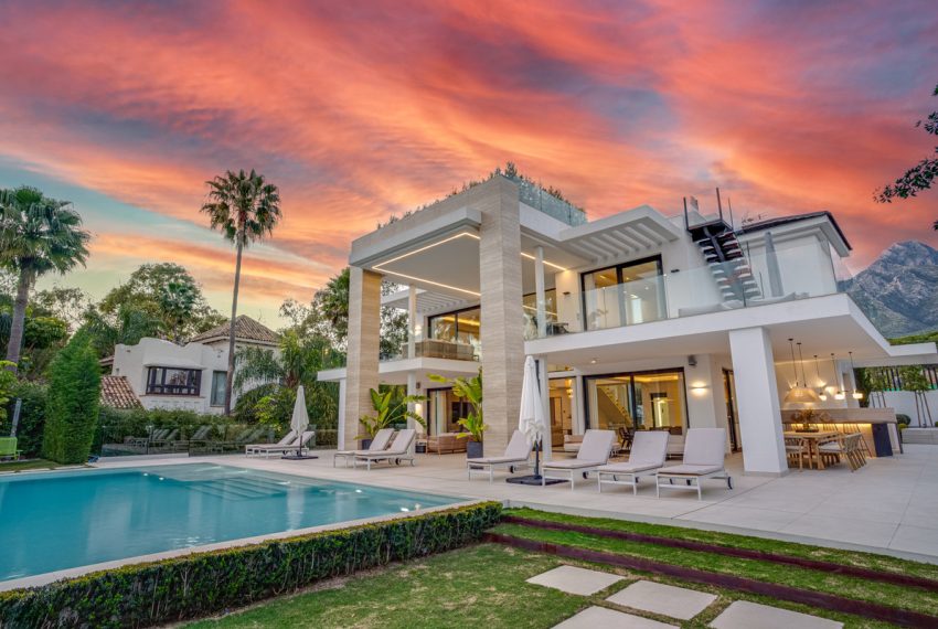 R4709347-Villa-For-Sale-The-Golden-Mile-Detached-6-Beds-903-Built