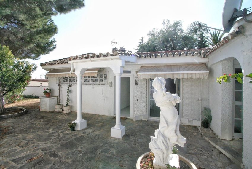 R4745806-Villa-For-Sale-Marbella-Detached-3-Beds-146-Built-3