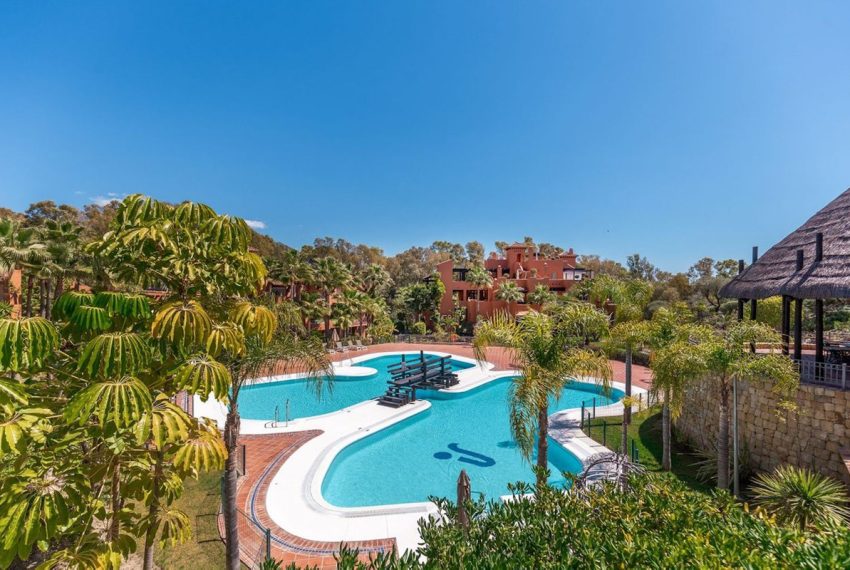 R4826191-Apartment-For-Sale-Nueva-Andalucia-Ground-Floor-3-Beds-120-Built