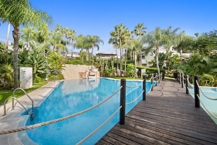 R4826395-Villa-For-Sale-The-Golden-Mile-Detached-6-Beds-555-Built-1
