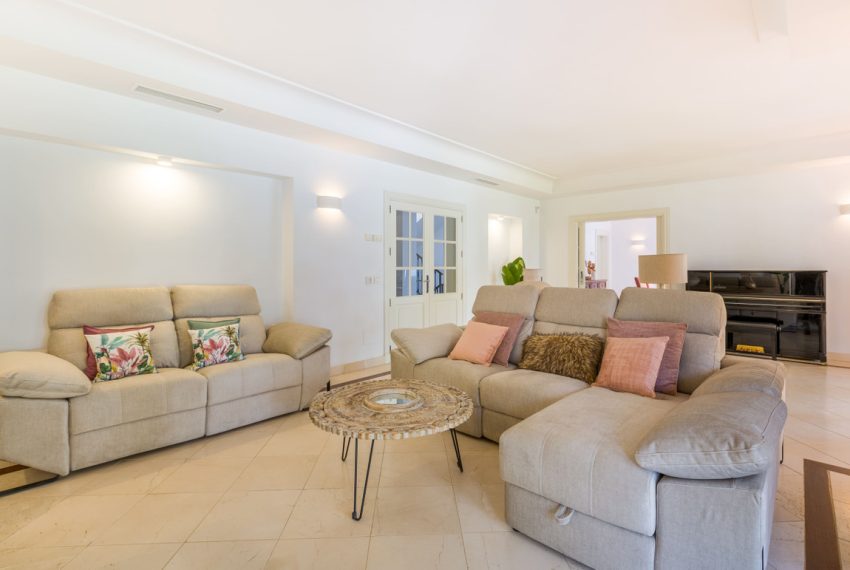 R4842343-Villa-For-Sale-Estepona-Detached-6-Beds-598-Built-10