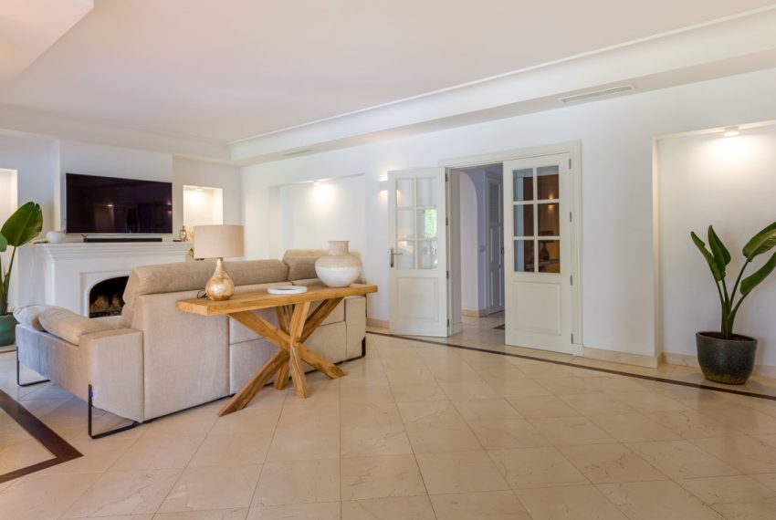R4842343-Villa-For-Sale-Estepona-Detached-6-Beds-598-Built-9