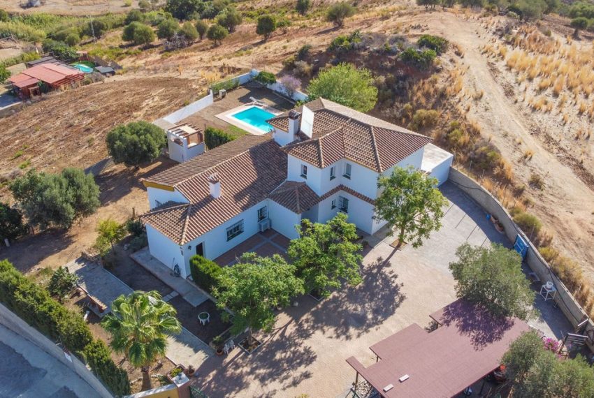 R4849909-Villa-For-Sale-Mijas-Costa-Finca-4-Beds-200-Built