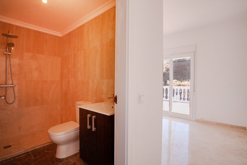 R4864381-Villa-For-Sale-Estepona-Detached-4-Beds-350-Built-9