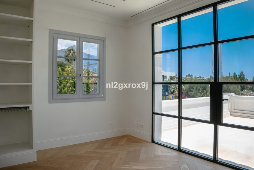 R4883200-Villa-For-Sale-Nueva-Andalucia-Detached-5-Beds-475-Built-1