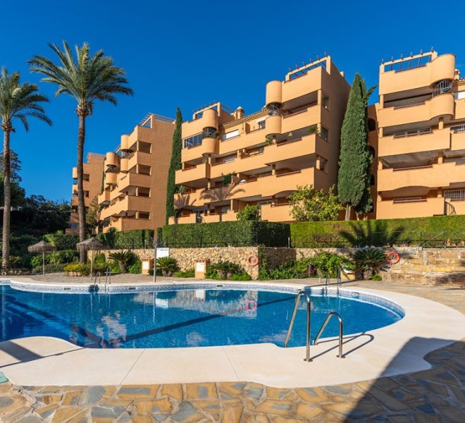 R4887379-Image 1-Middle Floor - 2 Beds - 104 Built