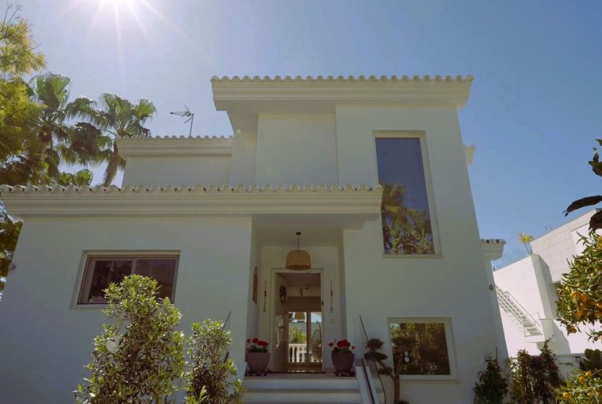 R4892566-Villa-For-Sale-The-Golden-Mile-Detached-4-Beds-344-Built-1